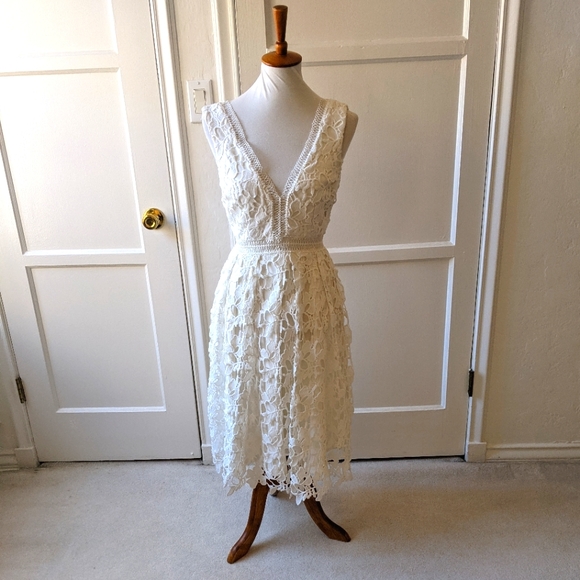 Lulus Dresses & Skirts - Lulu's white lace dress size small